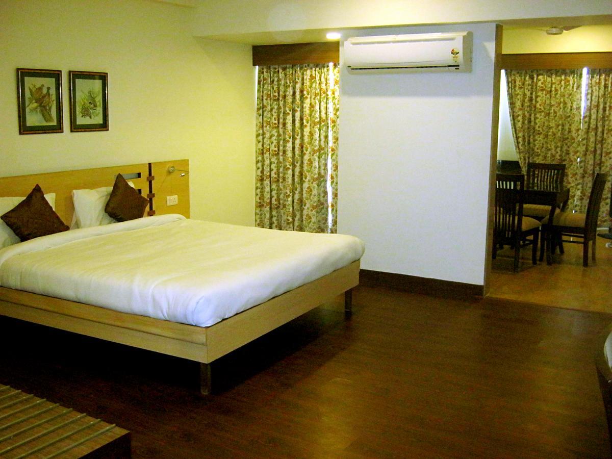 Savoy Greens Hotel กัสซอลี ภายนอก รูปภาพ