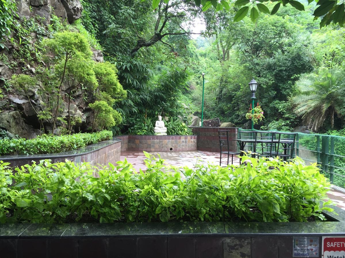 Savoy Greens Hotel กัสซอลี ภายนอก รูปภาพ