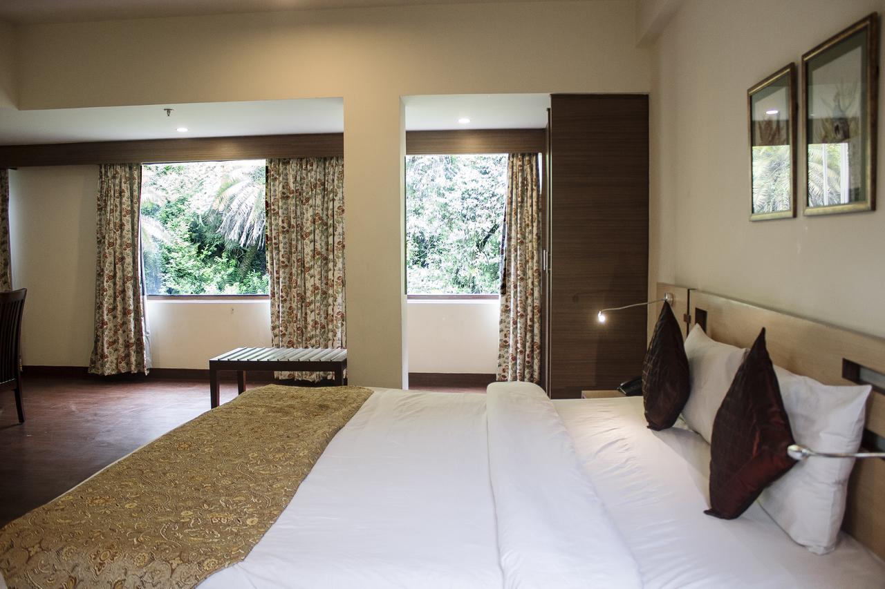 Savoy Greens Hotel กัสซอลี ภายนอก รูปภาพ